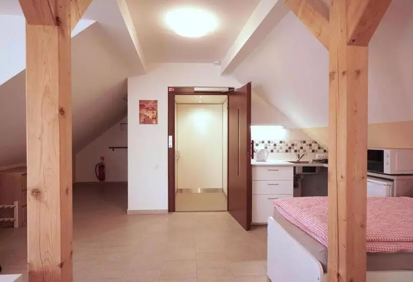 Majatalo Penzion V Podzámčí Třeboň
