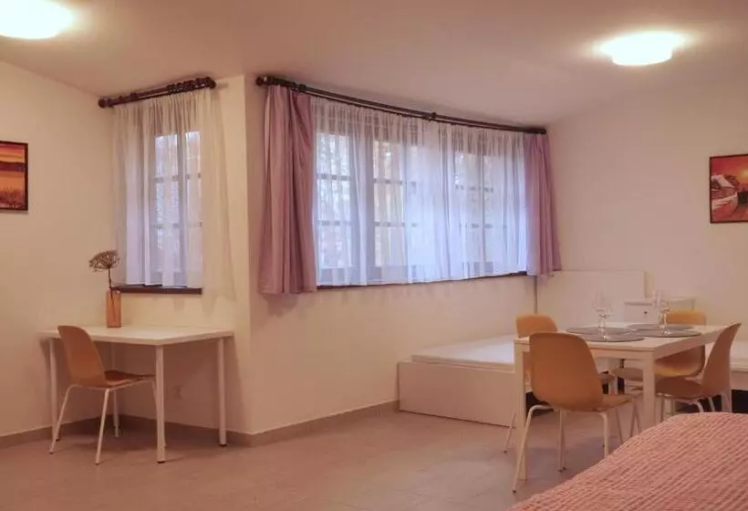 Majatalo Penzion V Podzámčí Třeboň