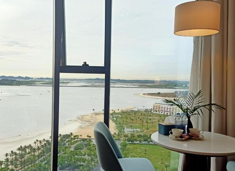 Alacarte Rosabella Nguyen