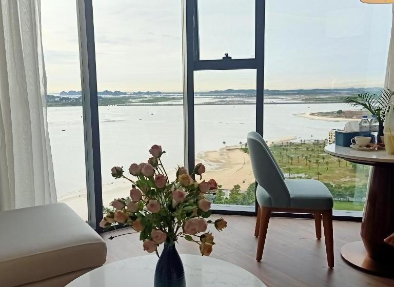 Alacarte Rosabella Nguyen