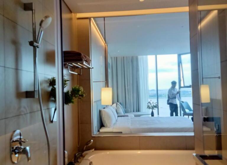 Alacarte Rosabella Nguyen