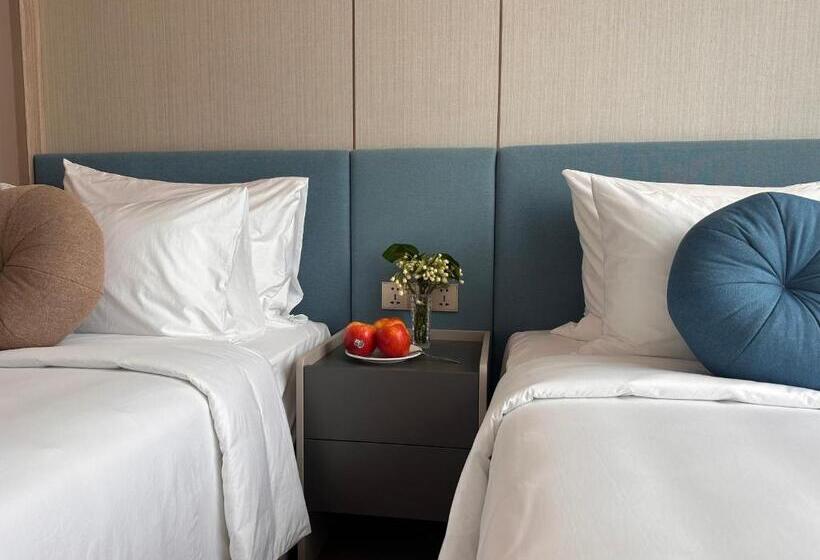 Alacarte Rosabella Nguyen