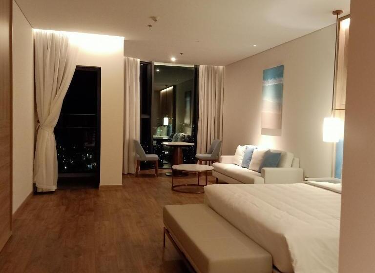 Alacarte Rosabella Nguyen