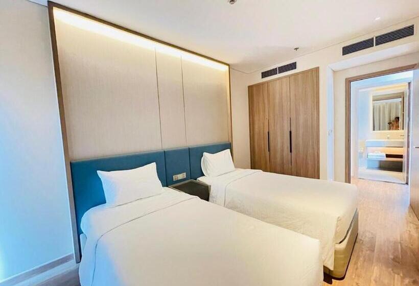 Alacarte Rosabella Nguyen