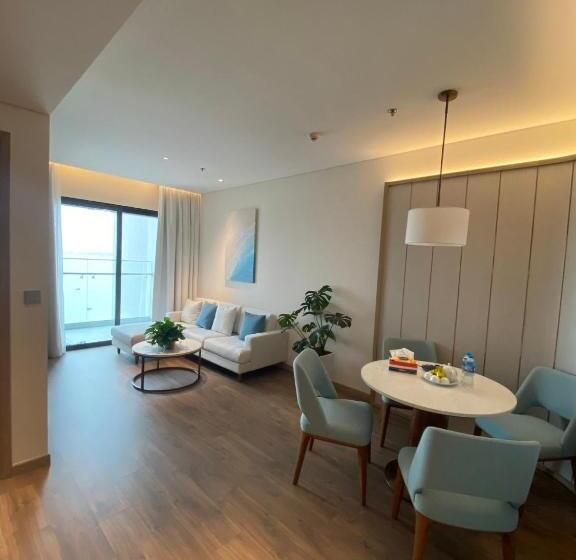 Alacarte Rosabella Nguyen