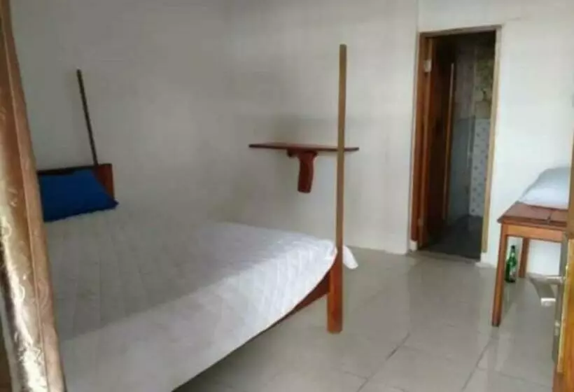 Retkeilymaja Hollow Trees Surf Katiet Mentawai Surfing Barrels