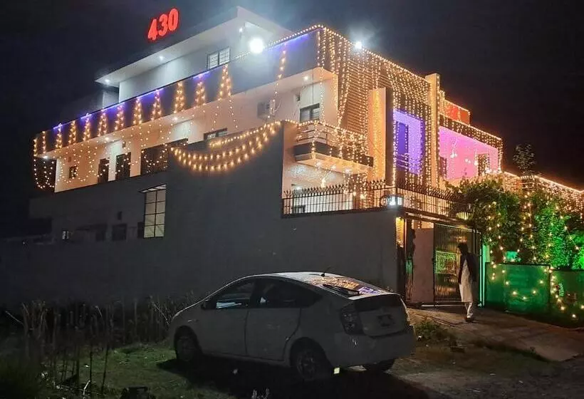 پانسیون 26 Number Bus Stop Guest House