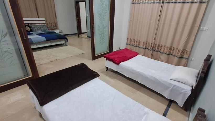 پانسیون 26 Number Bus Stop Guest House