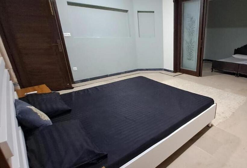 پانسیون 26 Number Bus Stop Guest House