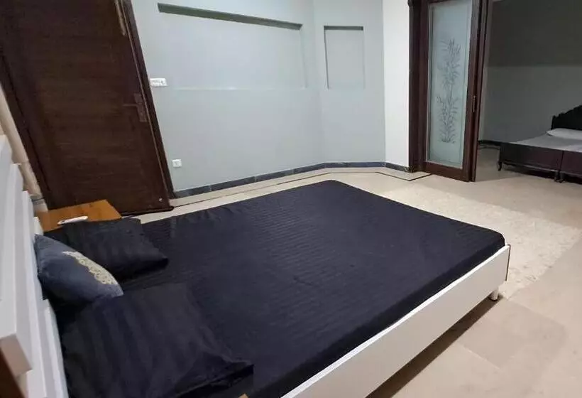 پانسیون 26 Number Bus Stop Guest House