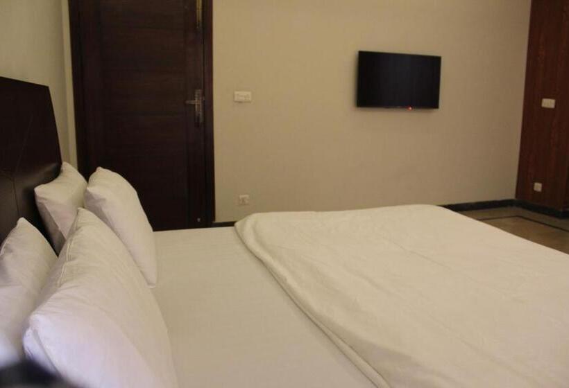 پانسیون 26 Number Bus Stop Guest House