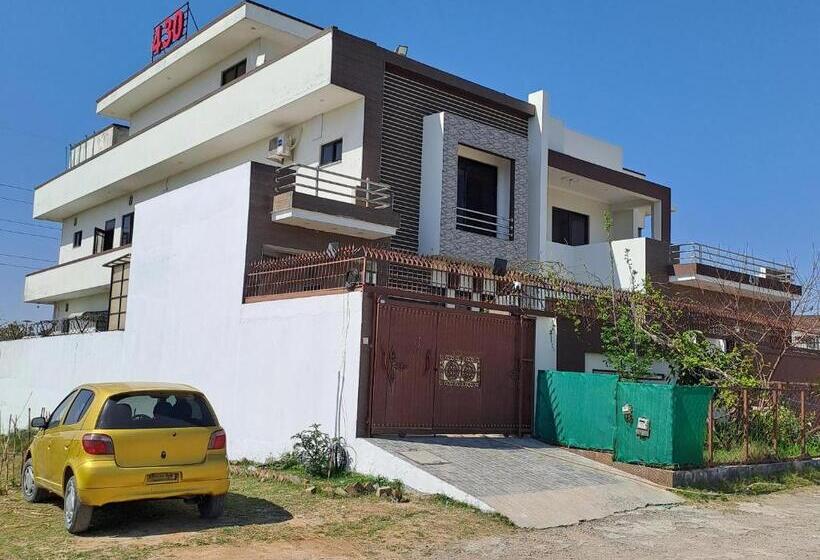 پانسیون 26 Number Bus Stop Guest House