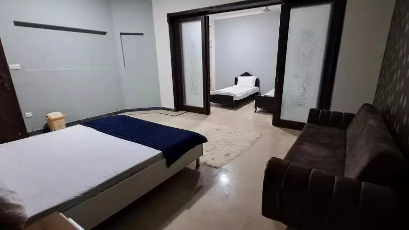 پانسیون 26 Number Bus Stop Guest House