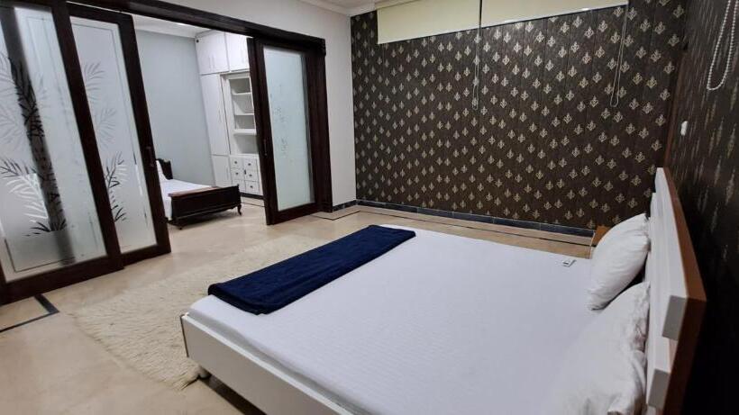 پانسیون 26 Number Bus Stop Guest House