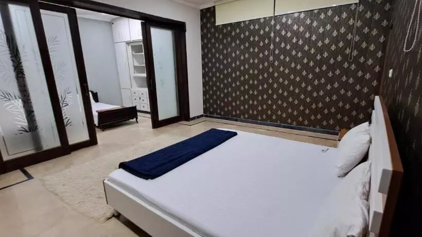 پانسیون 26 Number Bus Stop Guest House