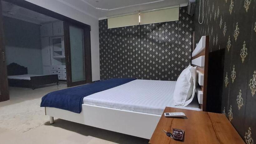 پانسیون 26 Number Bus Stop Guest House