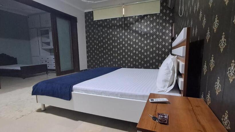 پانسیون 26 Number Bus Stop Guest House