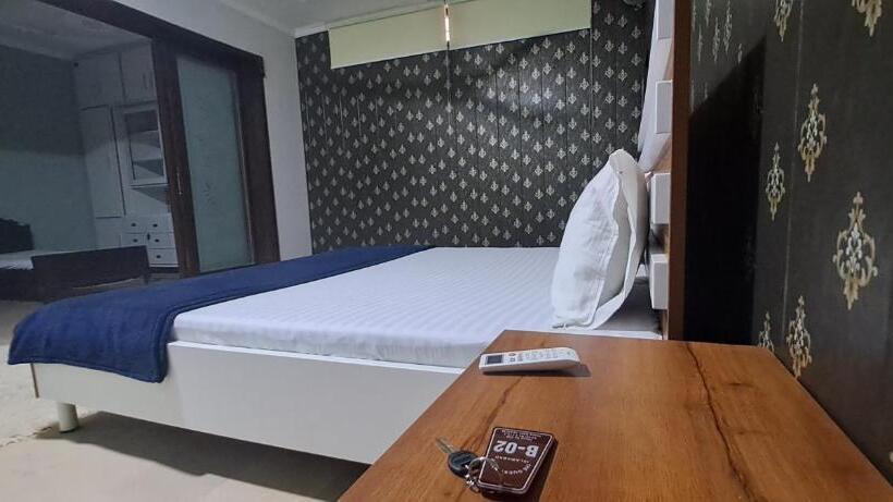 پانسیون 26 Number Bus Stop Guest House