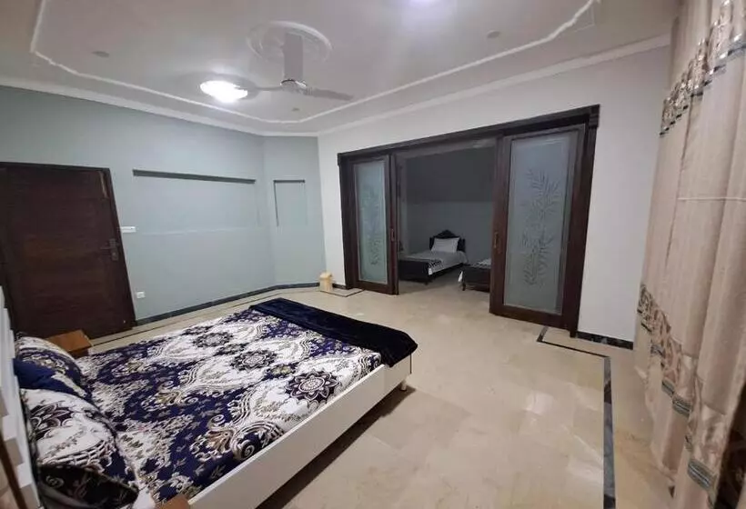 پانسیون 26 Number Bus Stop Guest House