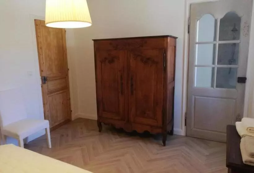 Aamiaismajoitus (B&B) Les 3 Platanes