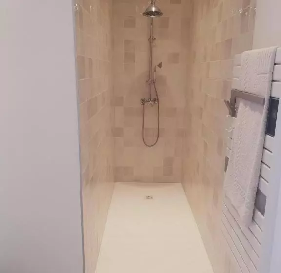 Aamiaismajoitus (B&B) Les 3 Platanes