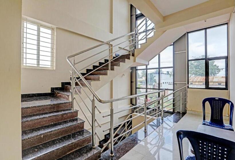 ホテル Oyo Flagship Srk Palace