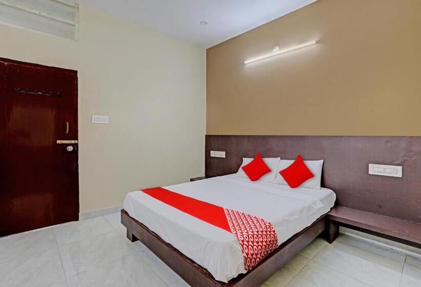 ホテル Oyo Flagship Srk Palace