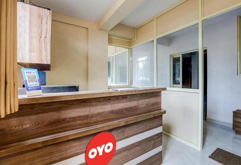 ホテル Oyo Flagship Srk Palace