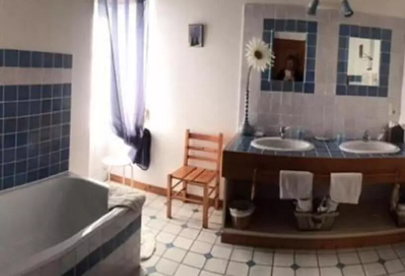 Majatalo Charmantes Chambres Avec Piscine Près De L Abbaye De Solesmes   Fr 1 410 403