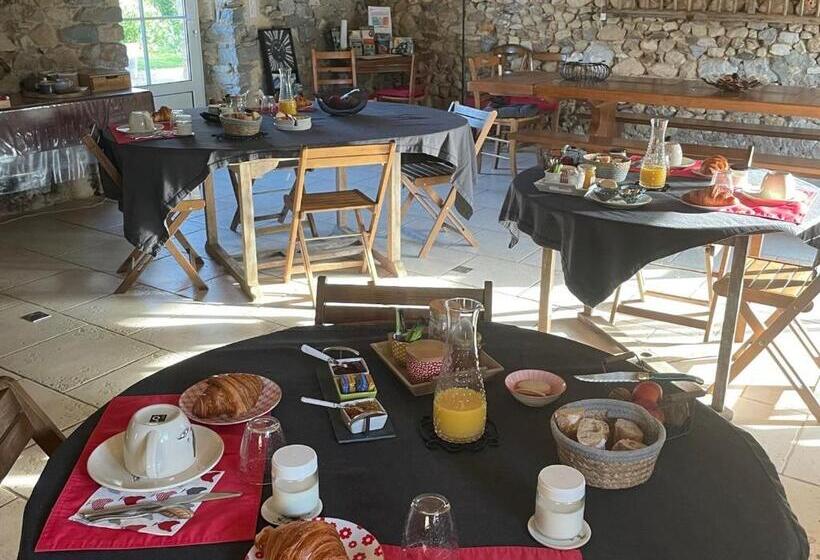 بنسيون Charmantes Chambres D Hôtes Avec Piscine Et Coin Cuisine Près De L Abbaye De Solesmes Fr 1 410 404