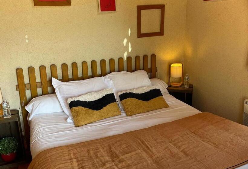 بنسيون Charmantes Chambres D Hôtes Avec Piscine Et Coin Cuisine Près De L Abbaye De Solesmes Fr 1 410 404