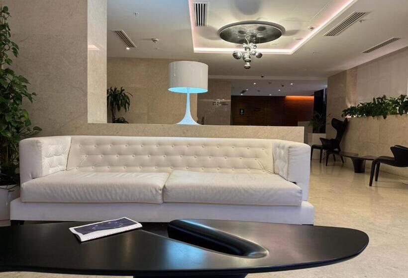 Alliance Palace Courtyard By Marriott