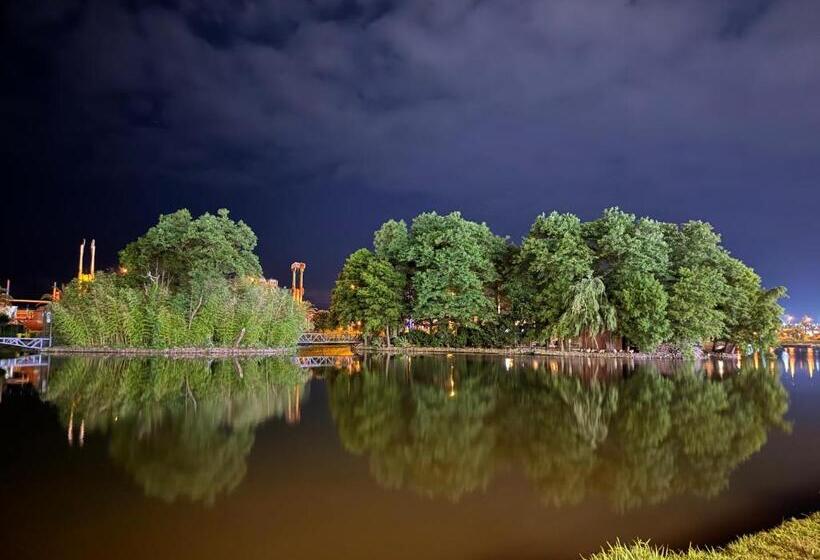 Alliance Palace Courtyard By Marriott