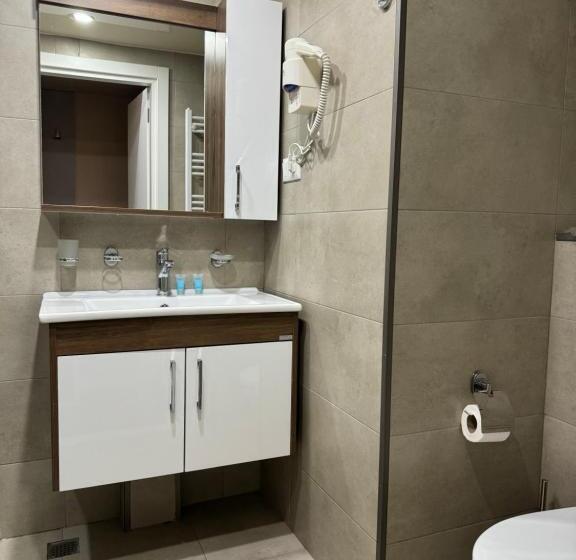 Alliance Palace Courtyard By Marriott