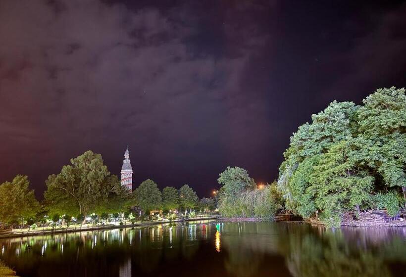 Alliance Palace Courtyard By Marriott