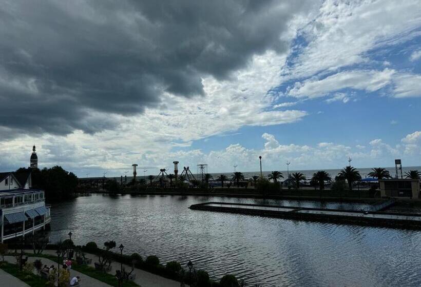 Alliance Palace Courtyard By Marriott