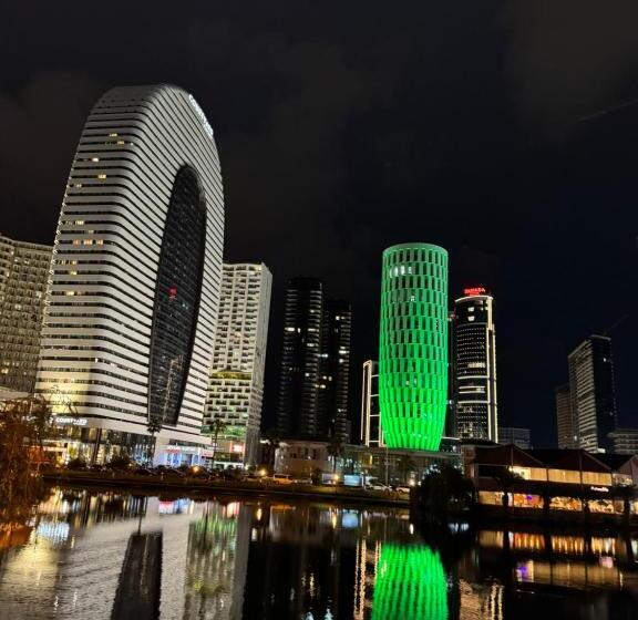 Alliance Palace Courtyard By Marriott