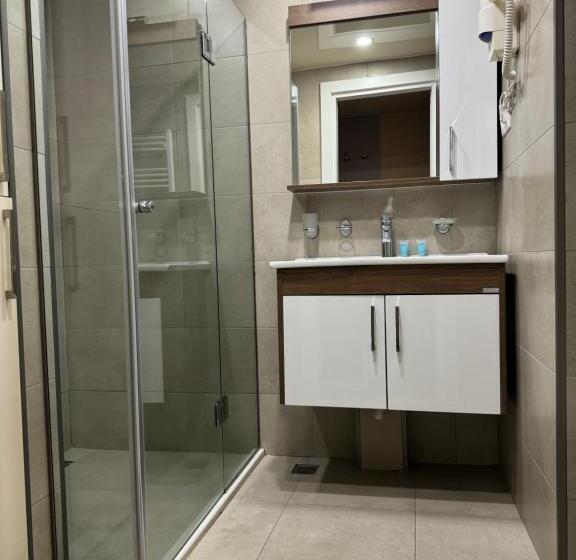 Alliance Palace Courtyard By Marriott