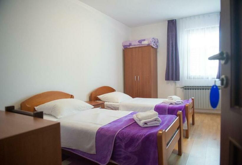 تختخواب و صبحانه Pansion Palma