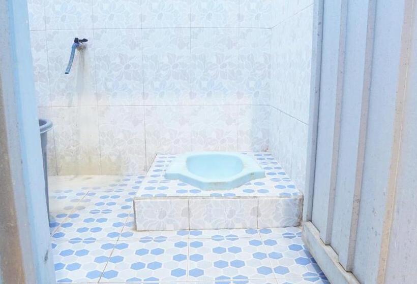 Hotel Spot On 92689 Homestay Srikandi Pulau Merah Beach