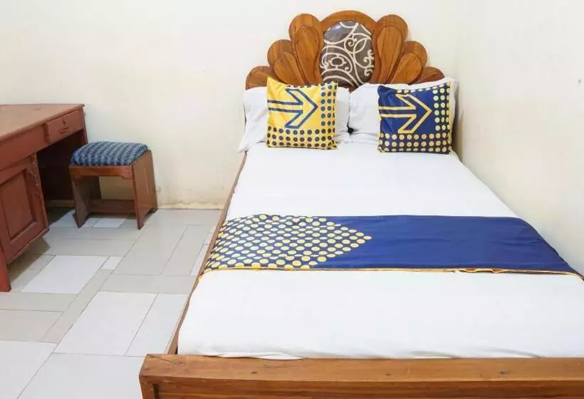 هتل Spot On 92689 Homestay Srikandi Pulau Merah Beach