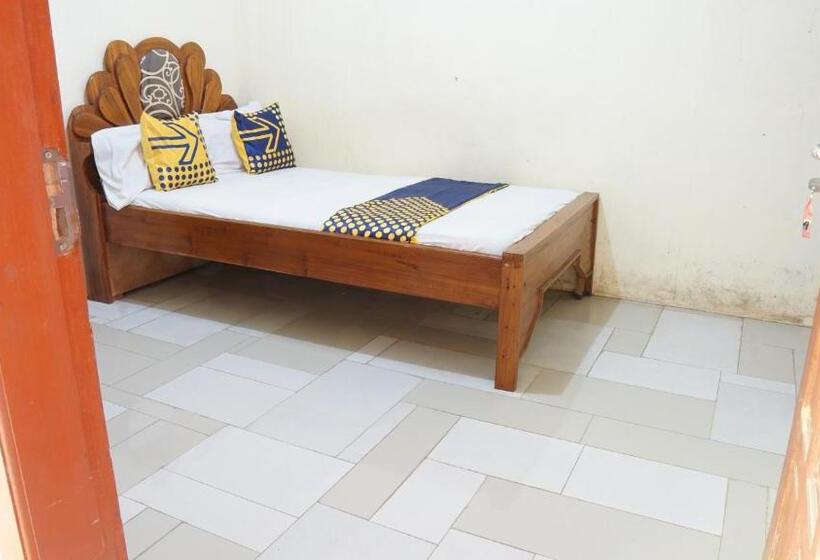 Hotel Spot On 92689 Homestay Srikandi Pulau Merah Beach