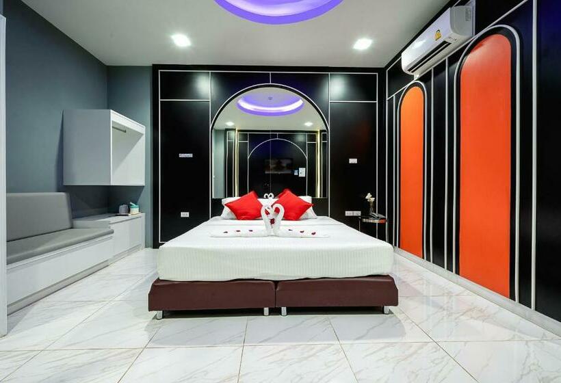 ユースホステル Crystal Hotel โรงแรมคริสตัล