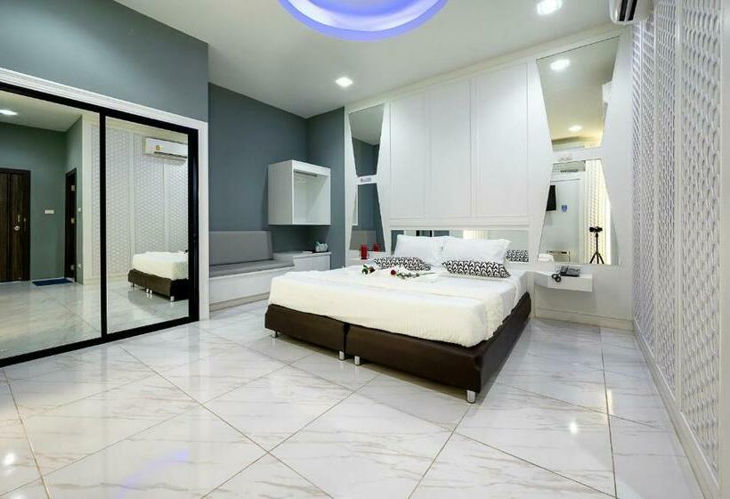 ユースホステル Crystal Hotel โรงแรมคริสตัล