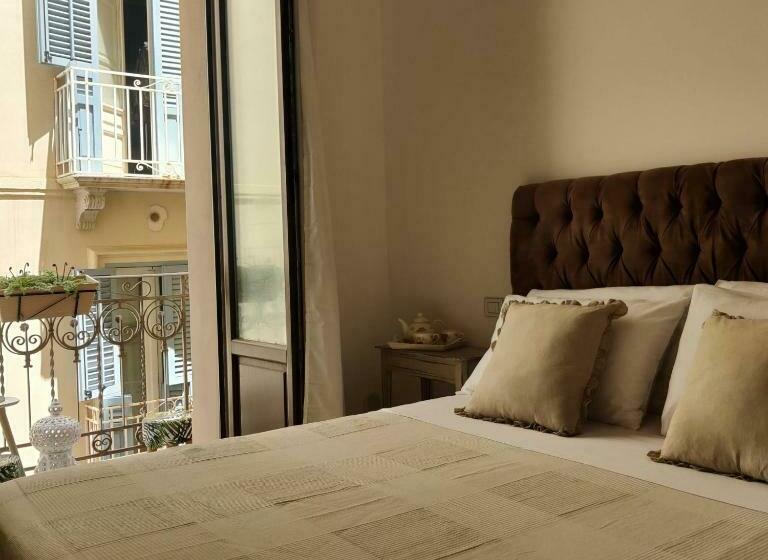 住宿加早餐  Carlo S Rooms