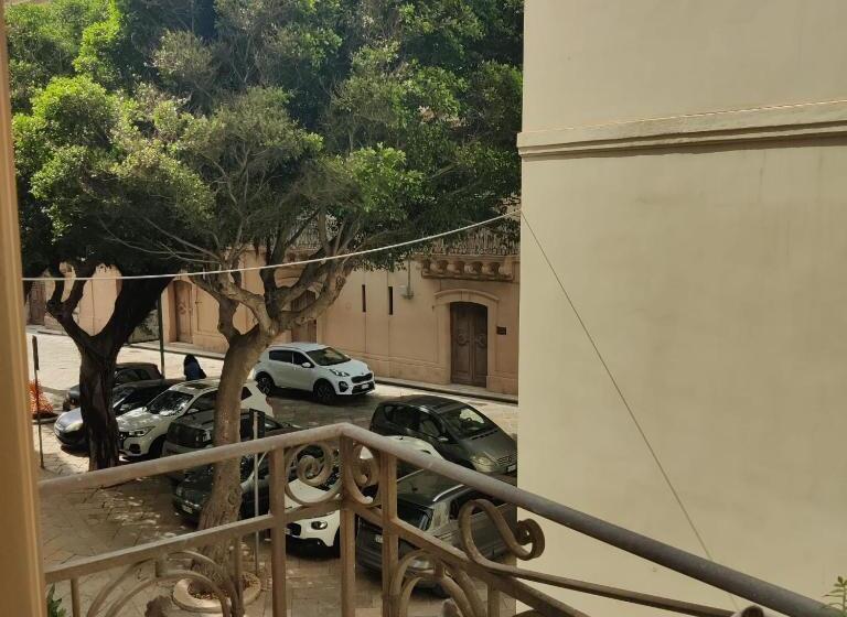 住宿加早餐  Carlo S Rooms