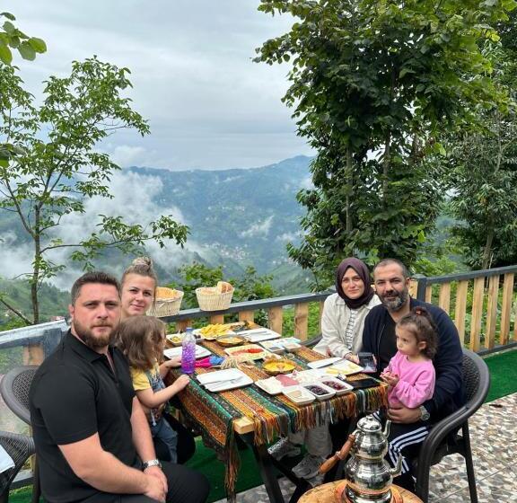 مبيت وإفطار Ri̇ze Sereni̇ty Bungalov