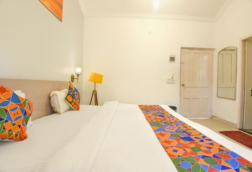 Hotel Fabexpress The Golden Leaf