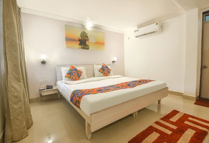 Hotel Fabexpress The Golden Leaf