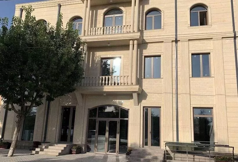 هتل Nur Makon